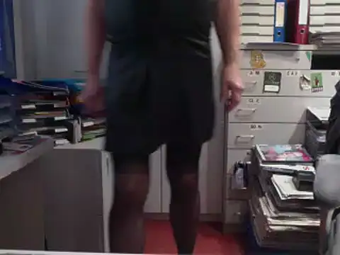 HMStraps01 online show from November 6, 2:29 pm