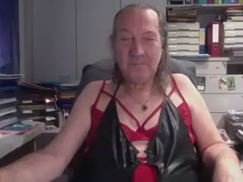 HMStraps01 online show from November 15, 8:33 am