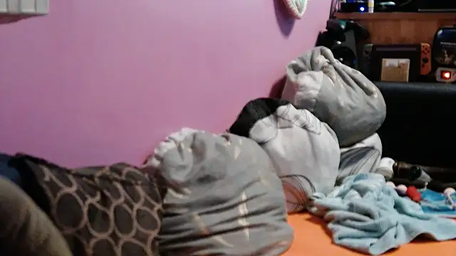 Snapshot of sexymelli18 chatting on March 22, 11:31 pm sexymelli18 online show from March 22, 11:31 pm
