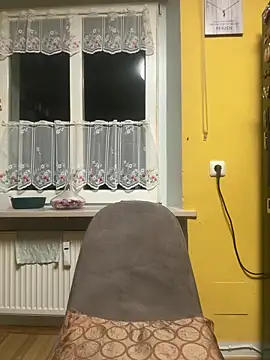 sexymelli18 online show from March 25, 6:25 pm