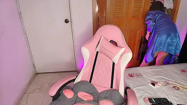 Peach Rose  online show from November 27, 9:06 pm