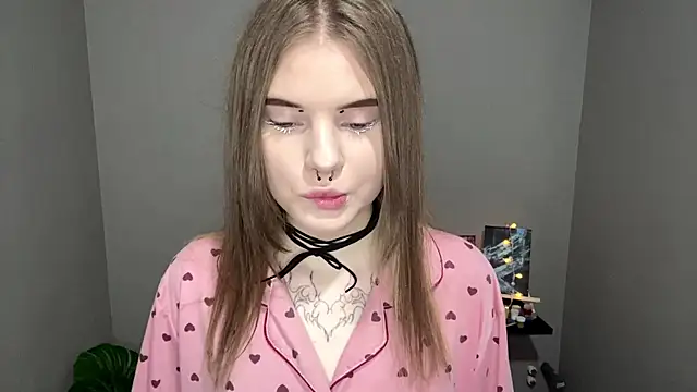 CarolinePepper online show from March 6, 5:11 pm