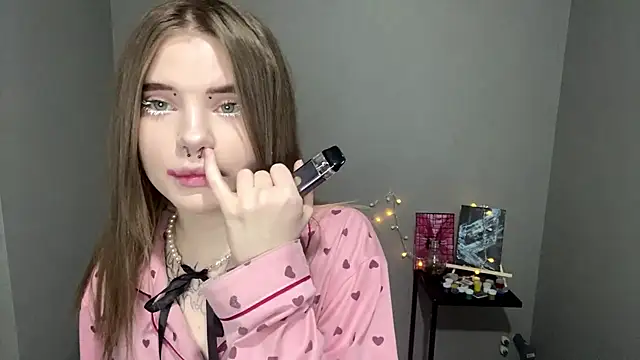 CarolinePepper online show from March 10, 5:07 pm