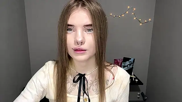 CarolinePepper online show from March 14, 5:13 pm