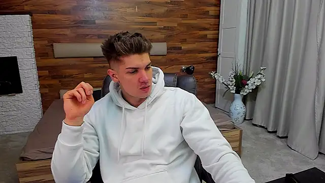 MaxKaiden online show from March 17, 6:17 am