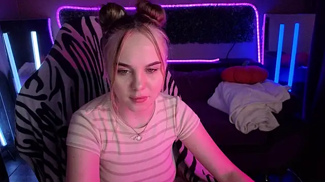 Snapshot of Dyna_bae chatting on November 10, 1:48 am Dyna bae online show from November 10, 1:48 am