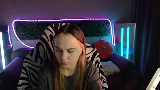 Snapshot of Dyna_bae chatting on November 14, 2:21 am Dyna bae online show from November 14, 2:21 am