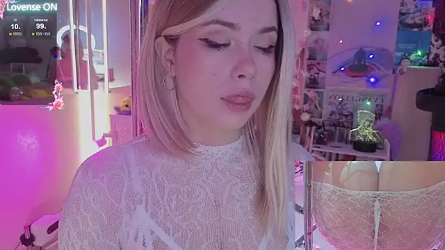 Snapshot of Sparkle_Mona chatting on December 2, 1:33 am Sparkle Mona online show from December 2, 1:33 am