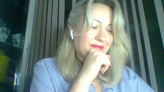 Snapshot of Mary888x chatting on March 6, 5:22 pm Mary888x online show from March 6, 5:22 pm