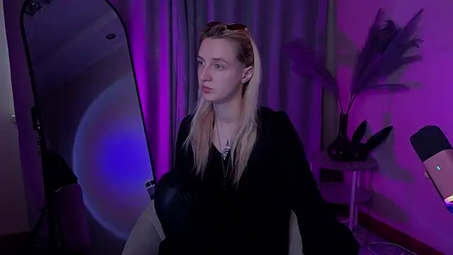 Snapshot of aishiro chatting on September 16, 1:34 pm aishiro online show from September 16, 1:34 pm