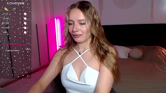 Snapshot of LunaticaBae chatting on March 22, 1:11 am LunaticaBae online show from March 22, 1:11 am