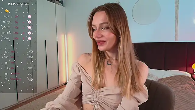 Snapshot of LunaticaBae chatting on October 19, 2:56 am LunaticaBae online show from October 19, 2:56 am