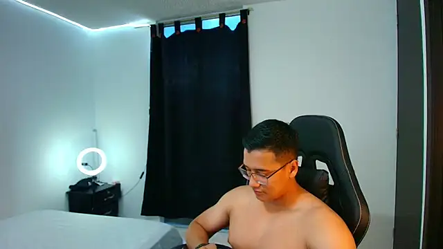 Snapshot of Yeicolevit chatting on September 21, 10:44 pm Yeicolevit online show from September 21, 10:44 pm