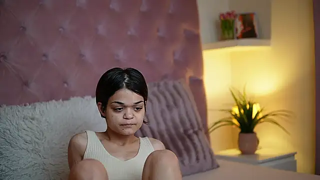 Snapshot of MaiaMini chatting on September 22, 6:43 pm MaiaMini online show from September 22, 6:43 pm