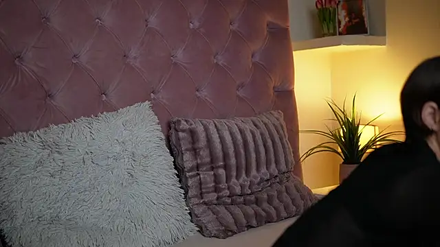 Snapshot of MaiaMini chatting on October 8, 11:35 pm MaiaMini online show from October 8, 11:35 pm