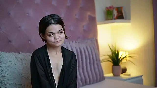 Snapshot of MaiaMini chatting on October 19, 7:03 pm MaiaMini online show from October 19, 7:03 pm