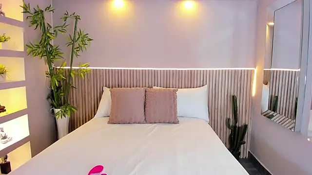 Snapshot of GeorginaReyes chatting on October 6, 10:51 pm GeorginaReyes online show from October 6, 10:51 pm