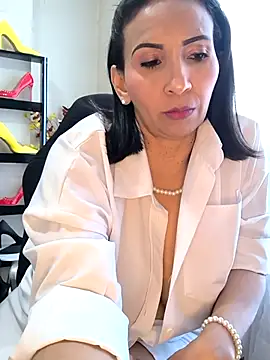 Snapshot of Mrsvictoriaaa chatting on April 23, 8:11 pm Mrsvictoriaaa online show from April 23, 8:11 pm