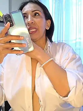 Snapshot of Mrsvictoriaaa chatting on May 13, 8:06 pm Mrsvictoriaaa online show from May 13, 8:06 pm