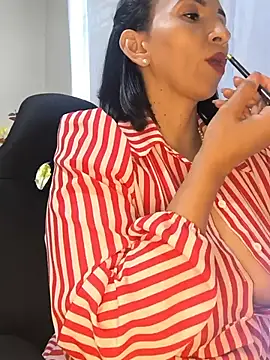 Snapshot of Mrsvictoriaaa chatting on May 29, 8:29 pm Mrsvictoriaaa online show from May 29, 8:29 pm
