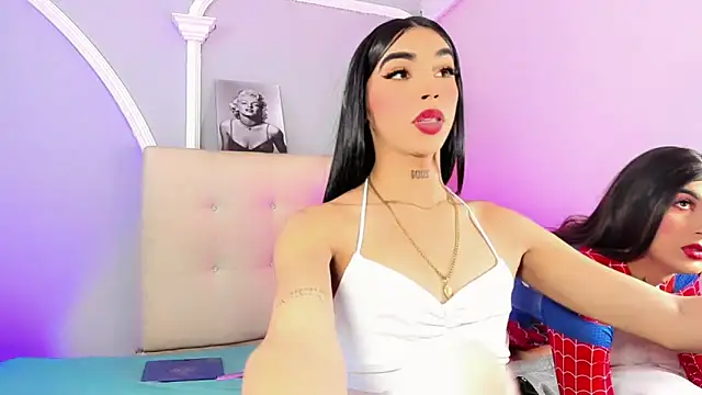 Snapshot of Brytany_TiffanySX chatting on March 5, 1:21 am Brytany TiffanySX online show from March 5, 1:21 am