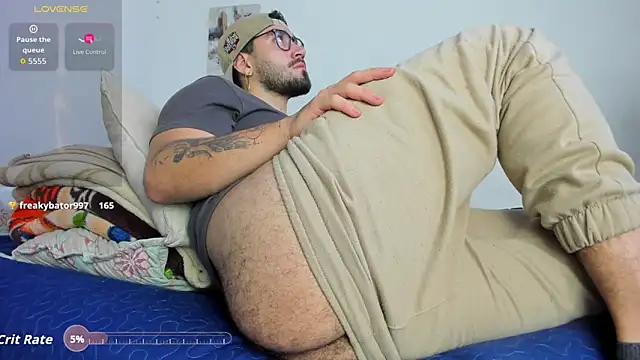 Snapshot of jeyco_santino chatting on December 5, 1:03 am jeyco santino online show from December 5, 1:03 am