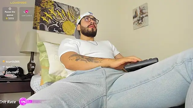 Snapshot of jeyco_santino chatting on February 4, 2:06 am jeyco santino online show from February 4, 2:06 am