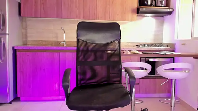 Snapshot of valeria__lewiis chatting on February 23, 2:57 pm valeria lewiis online show from February 23, 2:57 pm