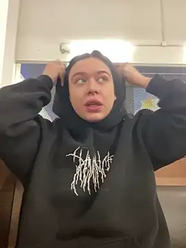 Snapshot of AlishaPrettyBlade chatting on February 17, 6:20 am AlishaPrettyBlade online show from February 17, 6:20 am