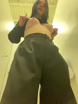 Snapshot of AlishaPrettyBlade chatting on February 22, 6:28 am AlishaPrettyBlade online show from February 22, 6:28 am