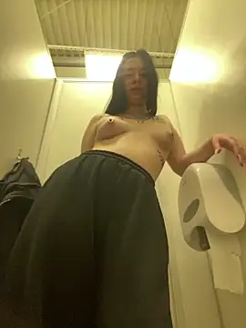 Snapshot of AlishaPrettyBlade chatting on February 23, 6:17 am AlishaPrettyBlade online show from February 23, 6:17 am