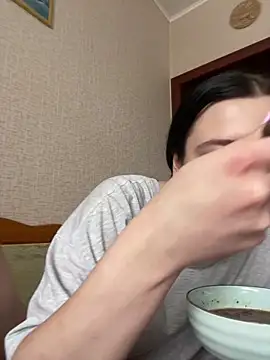 Snapshot of AlishaPrettyBlade chatting on February 24, 9:32 am AlishaPrettyBlade online show from February 24, 9:32 am