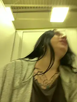 Snapshot of AlishaPrettyBlade chatting on March 1, 9:40 am AlishaPrettyBlade online show from March 1, 9:40 am