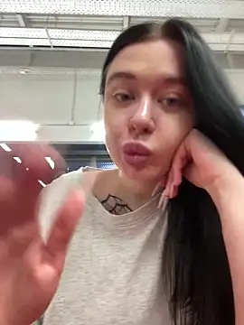 Snapshot of AlishaPrettyBlade chatting on March 4, 6:37 am AlishaPrettyBlade online show from March 4, 6:37 am