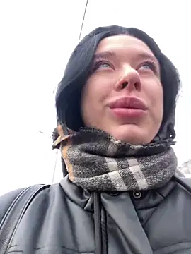 Snapshot of AlishaPrettyBlade chatting on March 7, 3:40 am AlishaPrettyBlade online show from March 7, 3:40 am