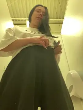 Snapshot of AlishaPrettyBlade chatting on March 9, 9:35 am AlishaPrettyBlade online show from March 9, 9:35 am