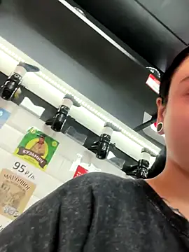 Snapshot of AlishaPrettyBlade chatting on October 7, 10:45 am AlishaPrettyBlade online show from October 7, 10:45 am