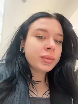 Snapshot of AlishaPrettyBlade chatting on October 15, 8:36 am AlishaPrettyBlade online show from October 15, 8:36 am