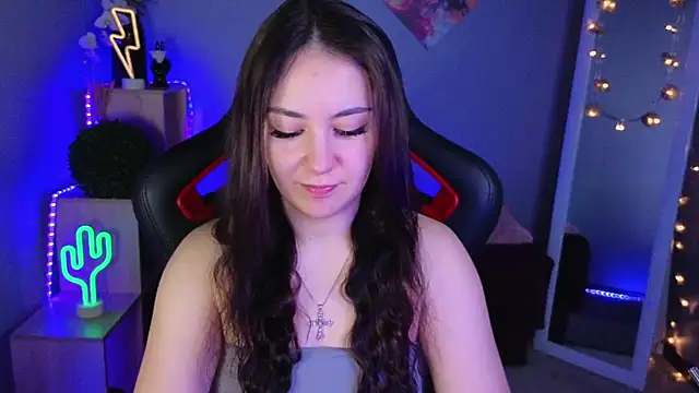 Snapshot of AshleySkott_ chatting on February 20, 7:34 am AshleySkott online show from February 20, 7:34 am