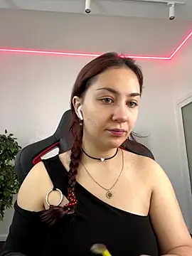 Snapshot of AshleySkott_ chatting on September 18, 8:05 am AshleySkott online show from September 18, 8:05 am