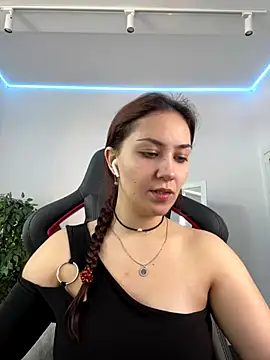 Snapshot of AshleySkott_ chatting on October 10, 8:13 am AshleySkott online show from October 10, 8:13 am