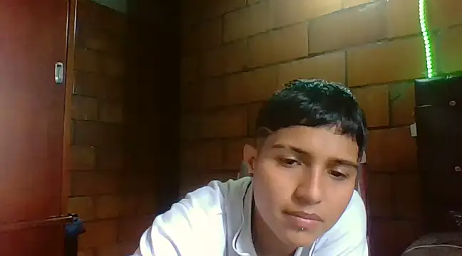 Snapshot of cora-gunn chatting on March 12, 9:03 pm cora-gunn online show from March 12, 9:03 pm