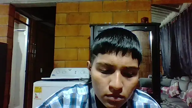 Snapshot of cora-gunn chatting on March 18, 12:16 am cora-gunn online show from March 18, 12:16 am