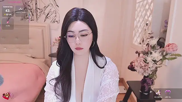 Snapshot of Tingdie chatting on November 12, 2:45 am Tingdie online show from November 12, 2:45 am