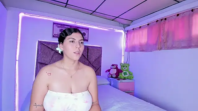 Snapshot of Cristal_Smith20 chatting on October 18, 2:51 pm Cristal Smith20 online show from October 18, 2:51 pm