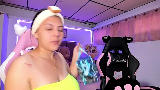 Cristal Smith20 online show from March 27, 12:05 pm