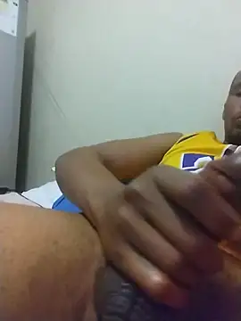 Snapshot of TwistedR chatting on October 31, 11:50 pm TwistedR online show from October 31, 11:50 pm