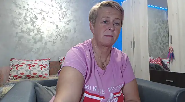 RosesandLillies online show from January 24, 6:35 pm