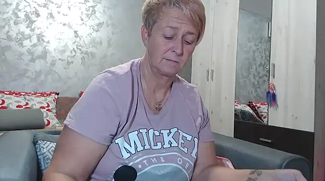 RosesandLillies online show from January 27, 6:09 pm