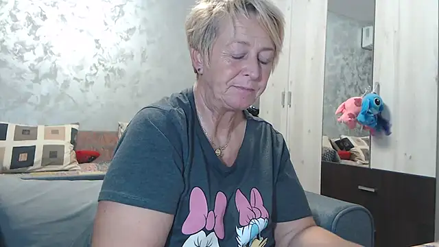 RosesandLillies online show from October 14, 4:41 pm